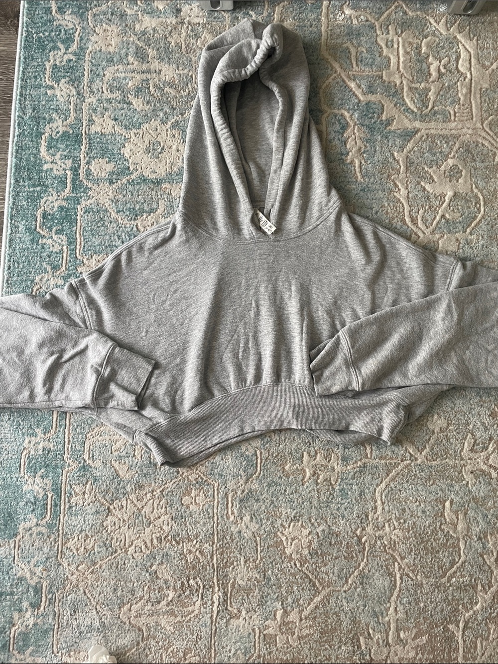 ALO Yoga Cropped Light Gray Hoodie M